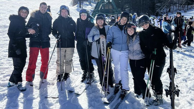 group-ski-life